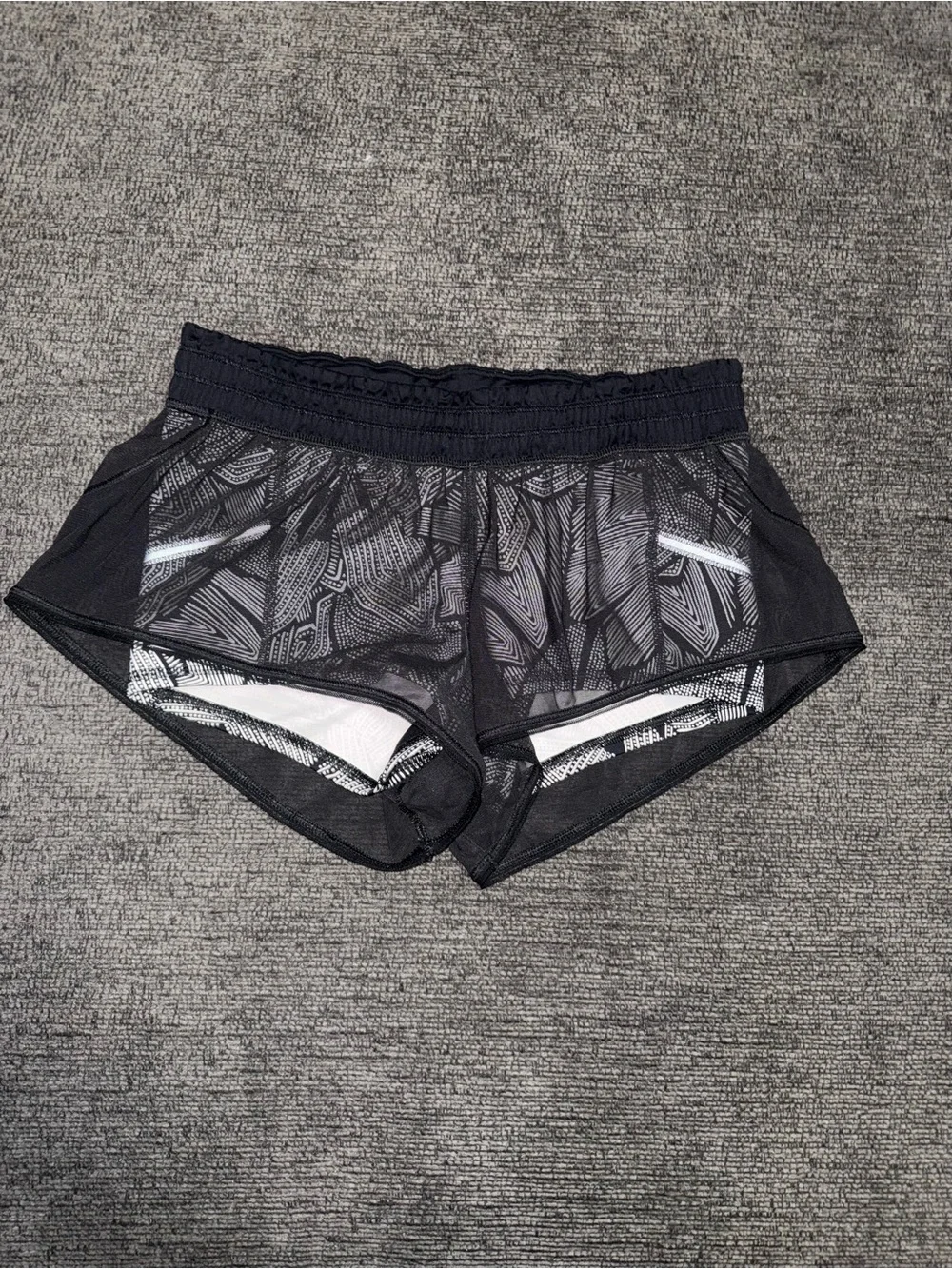 Lululemon City Sky Run By Short Mesh Black Dottie Tribe Size 4 EUC